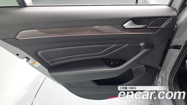 Volkswagen Passat 2022 — photo 15