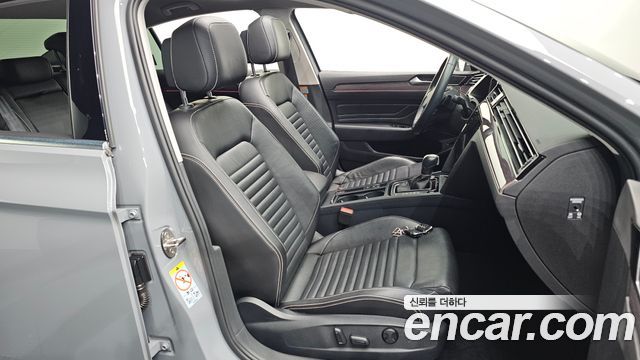 Volkswagen Passat 2022 — photo 16