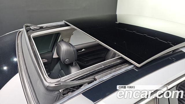 Volkswagen Passat 2022 — photo 31