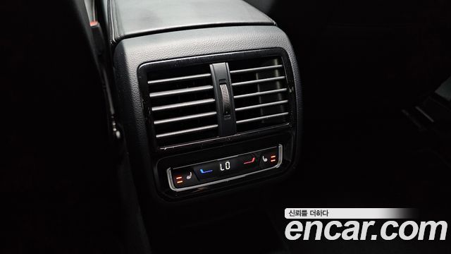Volkswagen Passat 2022 — photo 32