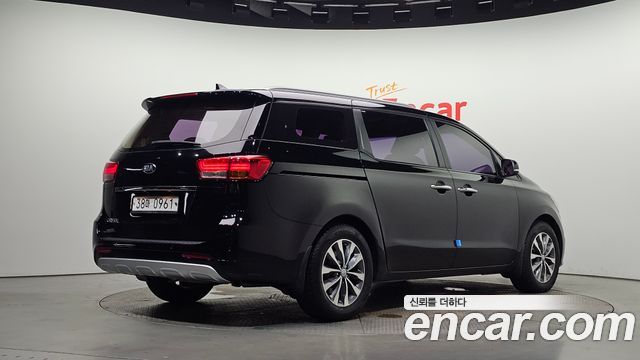 Kia Canival 2016 — photo 2