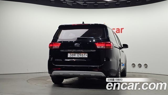 Kia Canival 2016 — photo 4