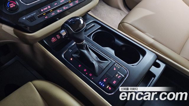 Kia Canival 2016 — photo 9