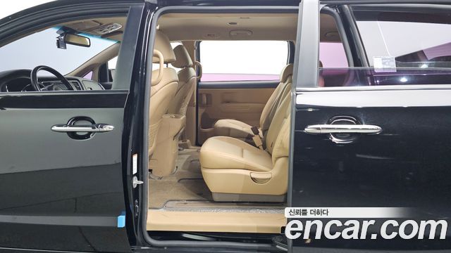 Kia Canival 2016 — photo 11