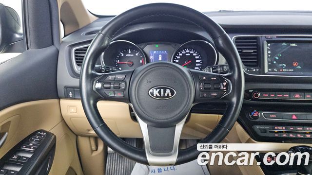 Kia Canival 2016 — photo 15