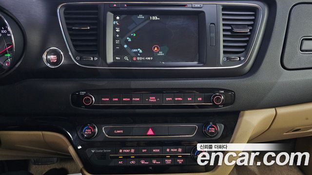 Kia Canival 2016 — photo 16