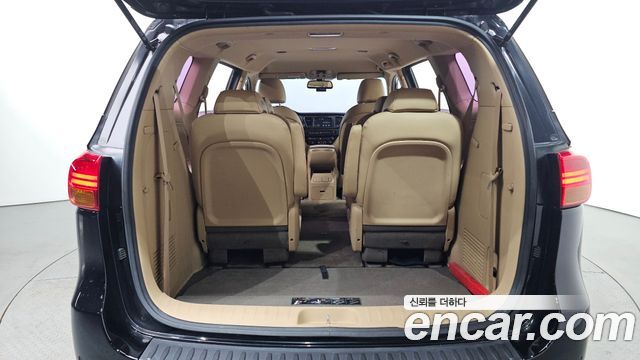 Kia Canival 2016 — photo 20