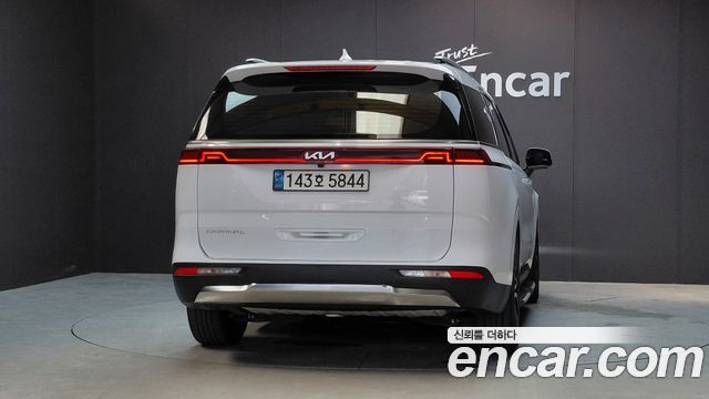 Kia Canival 2022 — photo 4