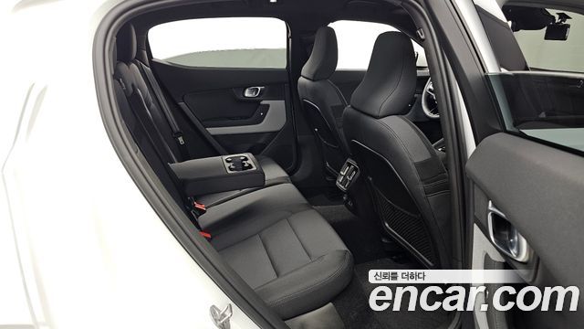 Polestar Polestar 2 2023 — photo 18