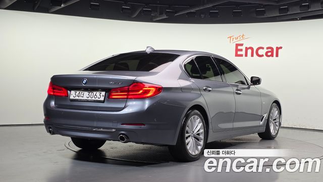 BMW 5-Series 2018 — photo 2