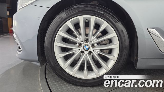 BMW 5-Series 2018 — photo 5