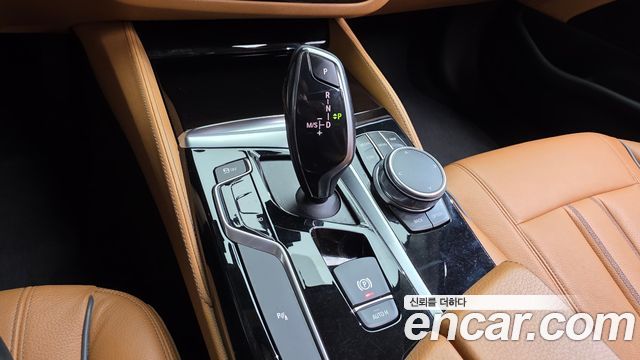 BMW 5-Series 2018 — photo 9