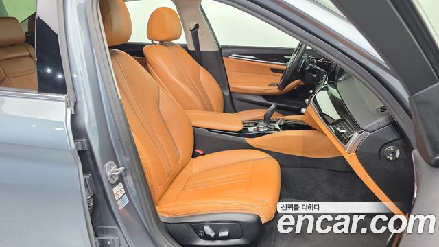 BMW 5-Series 2018 — photo 11