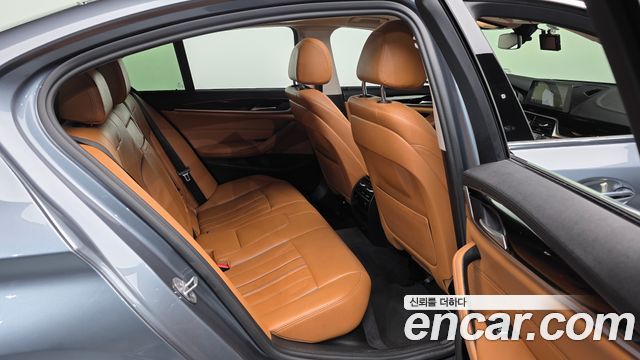 BMW 5-Series 2018 — photo 12