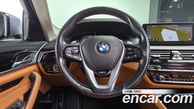 BMW 5-Series 2018 — photo 13