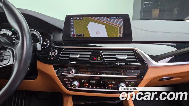 BMW 5-Series 2018 — photo 14