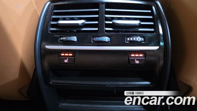 BMW 5-Series 2018 — photo 19