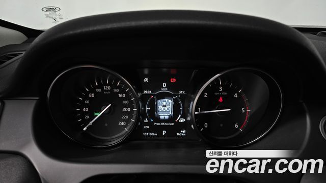 Land Rover Discovery Sport 2018 — photo 11