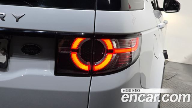 Land Rover Discovery Sport 2018 — photo 9