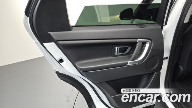 Land Rover Discovery Sport 2018 — photo 15