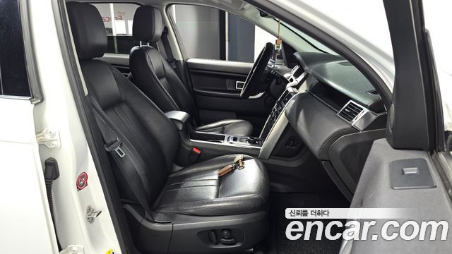 Land Rover Discovery Sport 2018 — photo 16