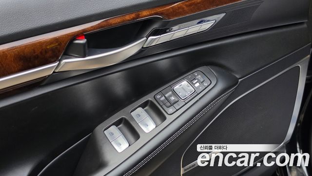 Genesis EQ900 2016 — photo 18