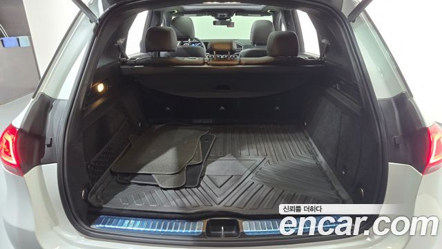 Mercedes-Benz GLE-Class 2021 — photo 28