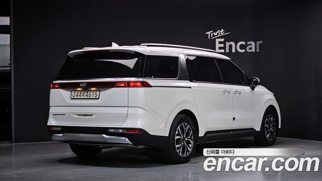 Kia Canival 2021 — photo 2
