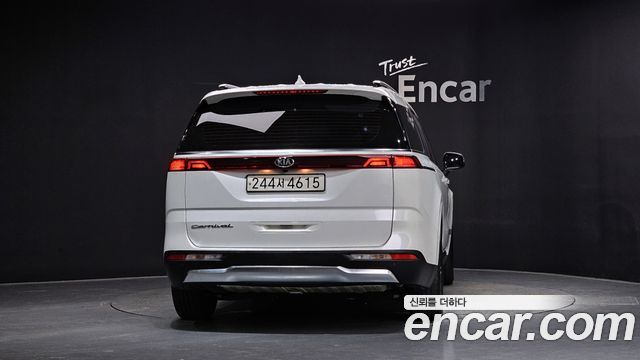 Kia Canival 2021 — photo 4