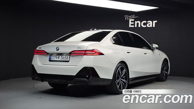 BMW 5-Series 2024 — photo 2