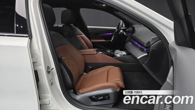 BMW 5-Series 2024 — photo 17