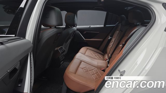 BMW 5-Series 2024 — photo 16