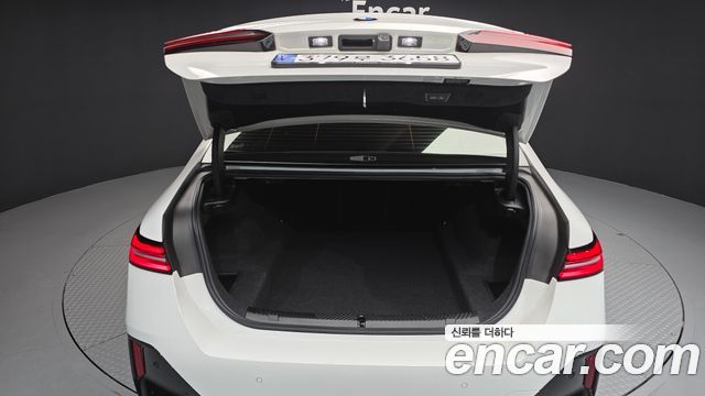 BMW 5-Series 2024 — photo 30