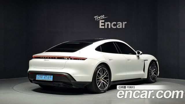 Porsche Taycan 2023 — photo 2