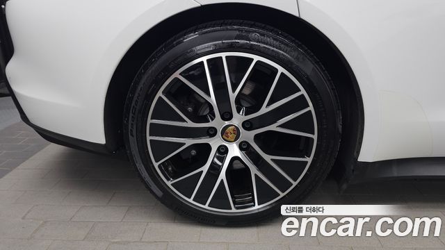 Porsche Taycan 2023 — photo 5