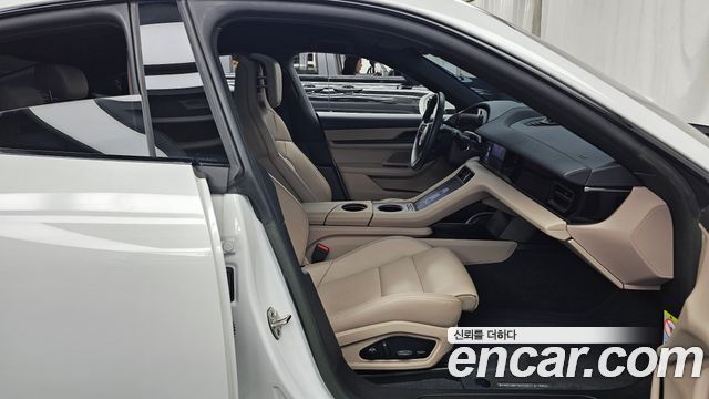 Porsche Taycan 2023 — photo 11