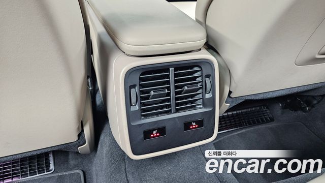 Porsche Taycan 2023 — photo 17