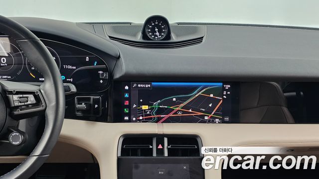 Porsche Taycan 2023 — photo 18