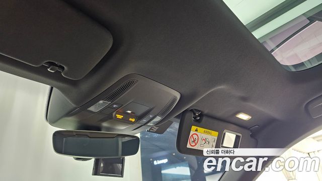 Porsche Taycan 2023 — photo 19
