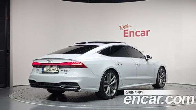 Audi A7 2021 — photo 2
