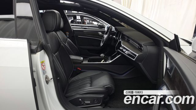 Audi A7 2021 — photo 17