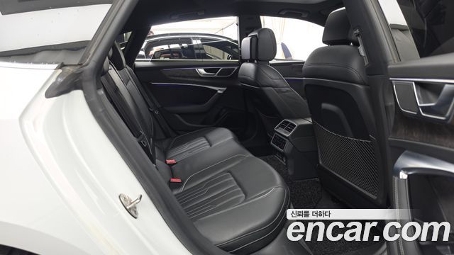 Audi A7 2021 — photo 18