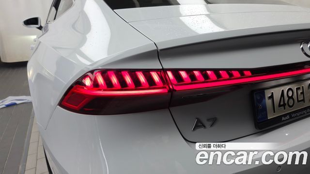 Audi A7 2021 — photo 9