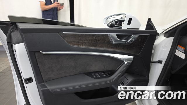 Audi A7 2021 — photo 14