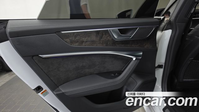 Audi A7 2021 — photo 15