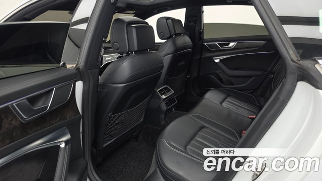 Audi A7 2021 — photo 16
