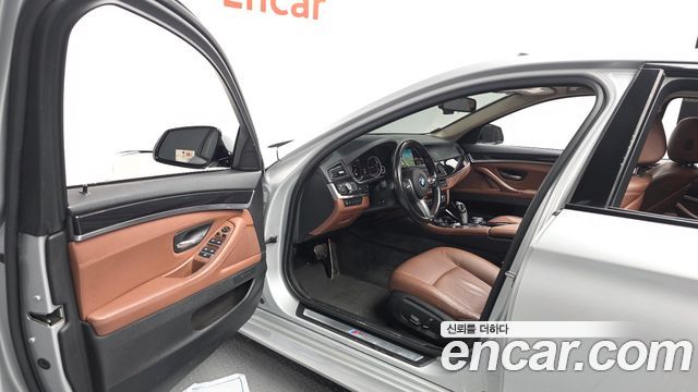 BMW 5-Series 2016 — photo 10