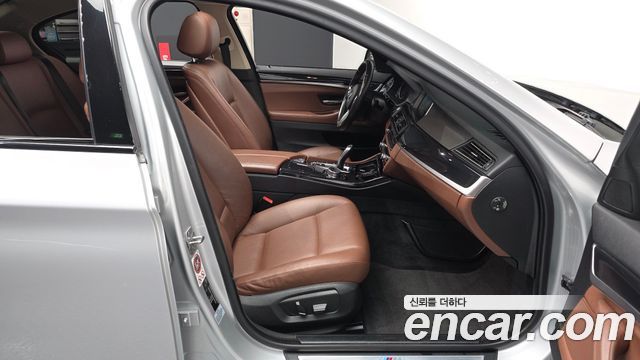 BMW 5-Series 2016 — photo 11