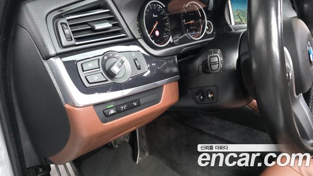 BMW 5-Series 2016 — photo 16