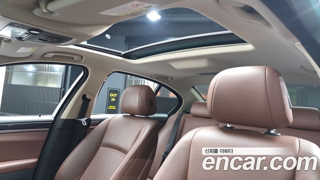BMW 5-Series 2016 — photo 18